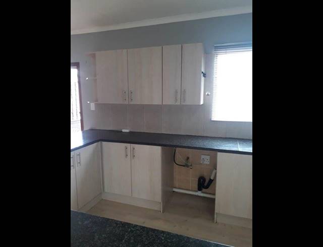 3 BEDROOM APARTMENT FOR SALE IN VAALPARK